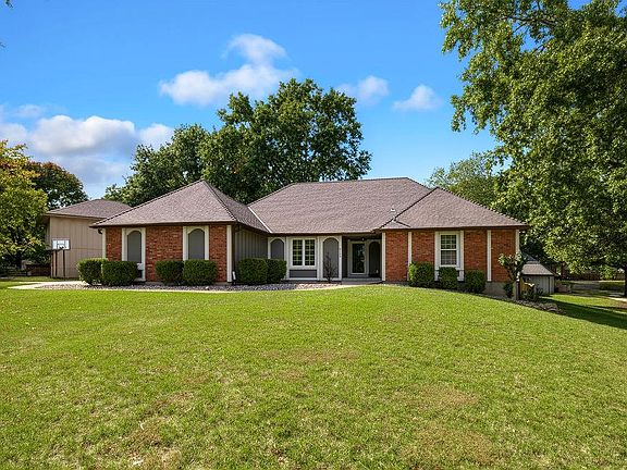 3rd image of 8148 NW Twin Oaks Dr