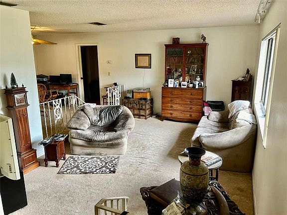 5th image of 64 Blaine Dr