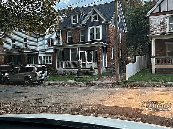 4th image of 1107 Sheffield Ave