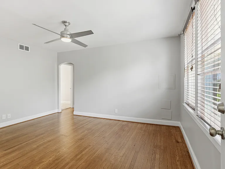 1231 Penn St NE — Photo 13