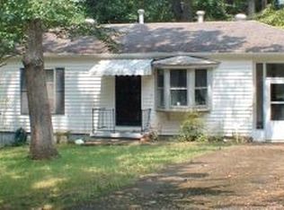 806 Cascade Dr, Forest Park, GA