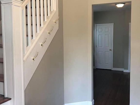 2nd image of 827 E Stewart St