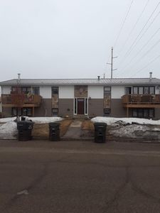 702 14th St NE, Jamestown, ND, 58401