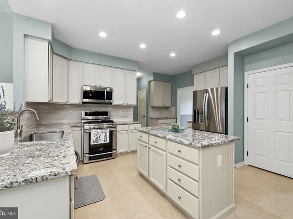 24 Montgomery Dr, Stafford, VA 22556