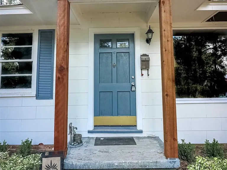 611 Matthew St — Photo 2