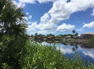 5801 Harborage Dr, Fort Myers, FL 33908