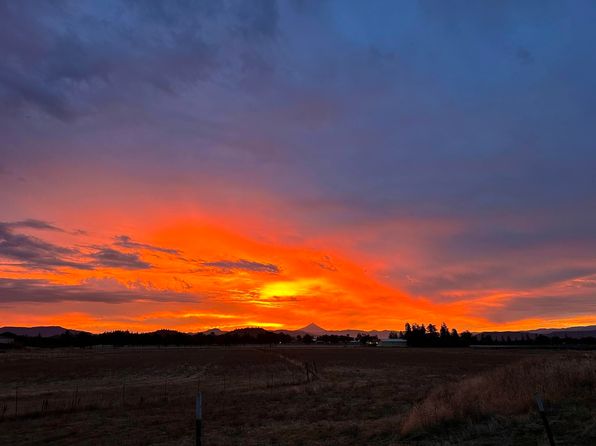 15882 Antioch Rd, White City, OR 97503
