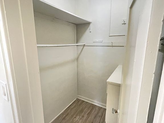 4th image of 410 S Glendale Ave #8