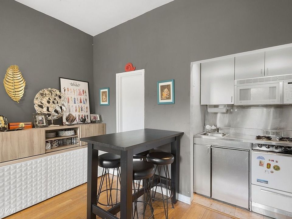 2nd image of 68 Perry St APT 3R