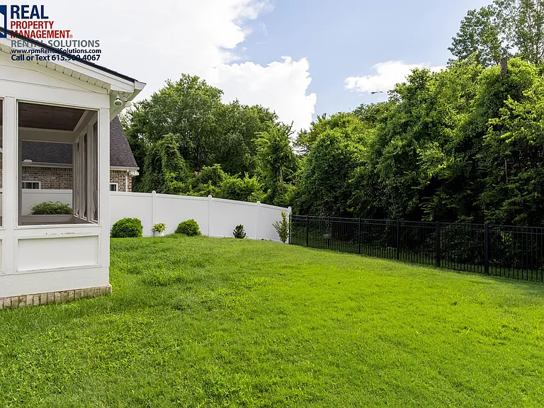 3527 Pershing Dr — Photo 32