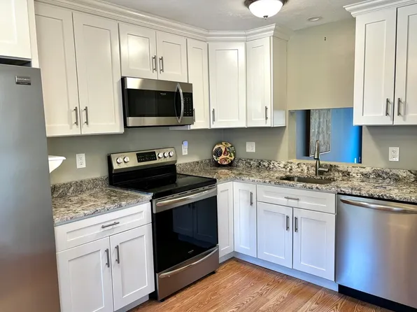 34 Mattakeesett St APT 19, Pembroke, MA 02359