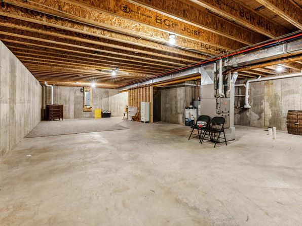 303 E Vine St, Wheatland, IA 52777