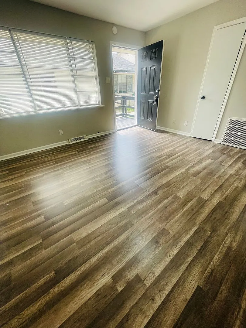 306 N Jackson Street — Photo 3