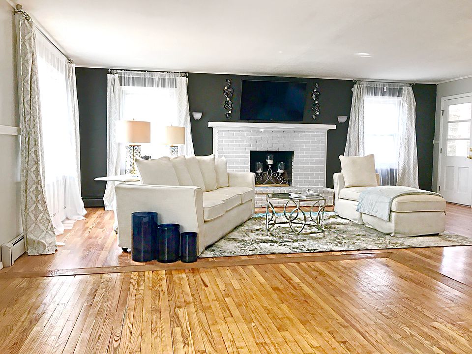 1st image of 35 Rosewood Dr