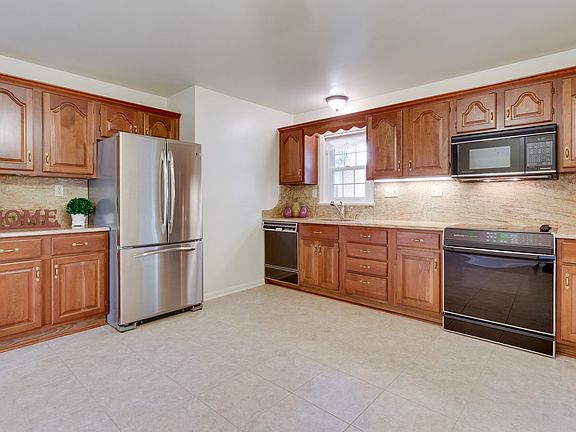 5th image of 8616 Willowmere Dr