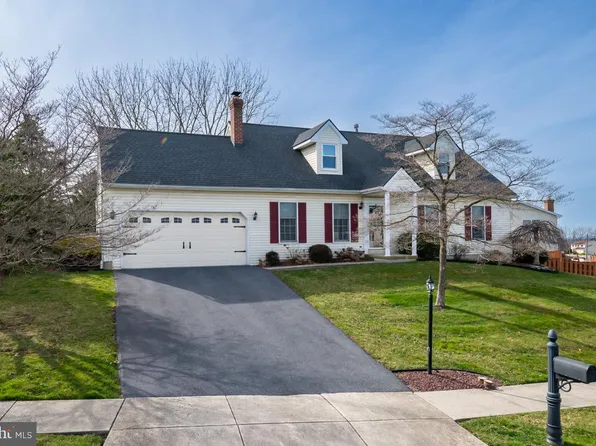 2906 Daniel Dr, Sinking Spring, PA 19608