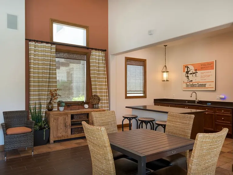 517 S Melrose St — Photo 30