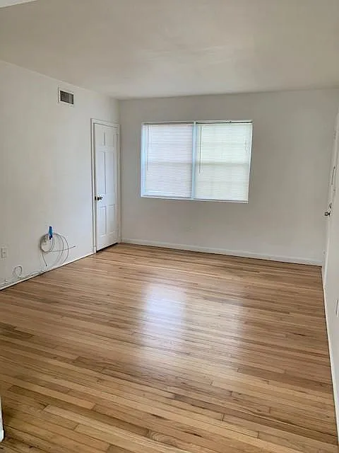 2 bed, 900 sqft, $2,550 — Photo 3