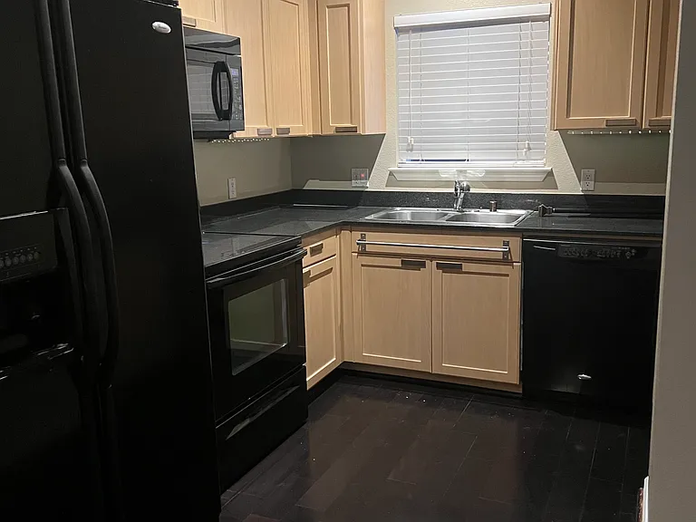 1818 Moore Blvd #220 — Photo 5