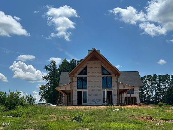 3rd image of 40 Bealy Farm Rd