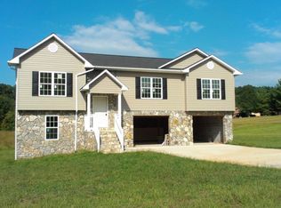 106 Green Fields Ln, Morganton, NC 28655