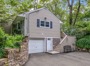 259 Little Plains Rd, Huntington, NY 11743