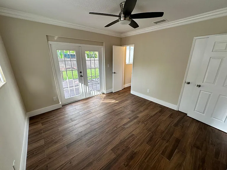 61 NW 35th St #2 — Photo 29