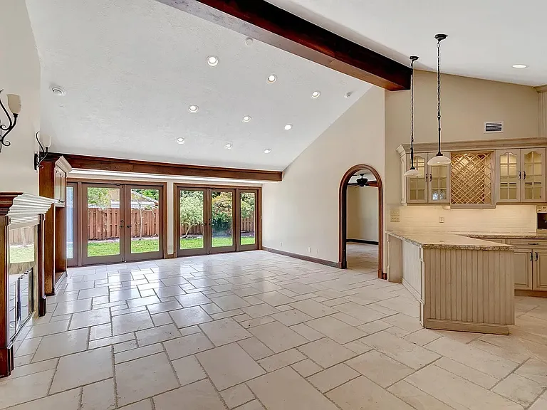 7415 Woodland Creek Ln — Photo 9