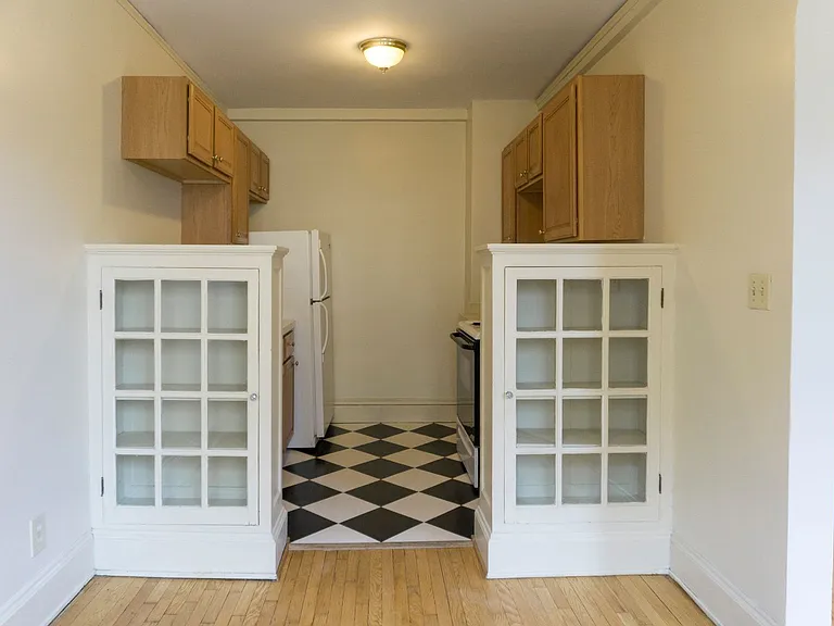 Elliott Apartments — Photo 63