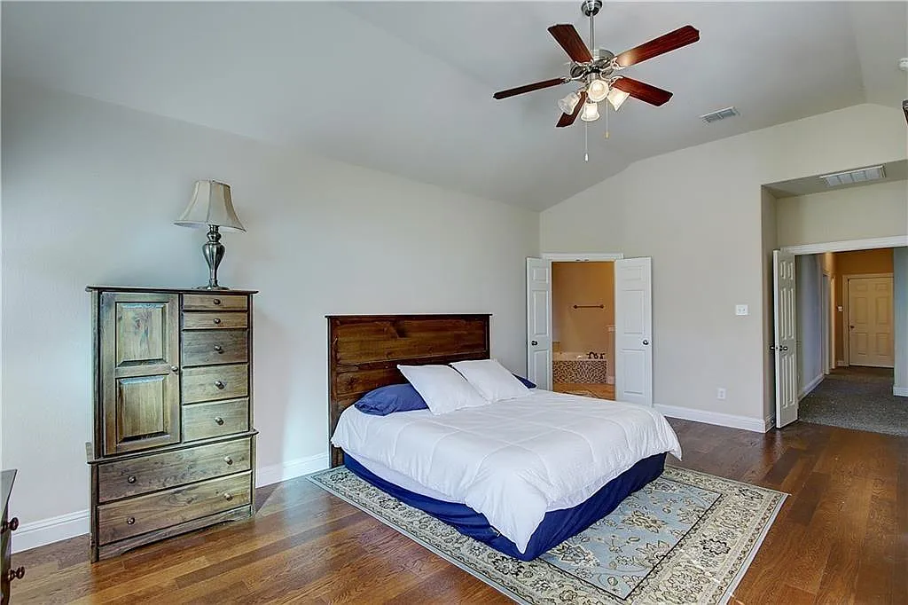 5 bed, 3349 sqft, $3,600 — Photo 4