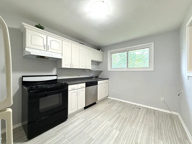 252 Scott St — Photo 10