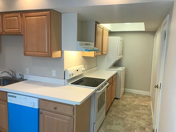 2nd image of 160 Washington St APT 2