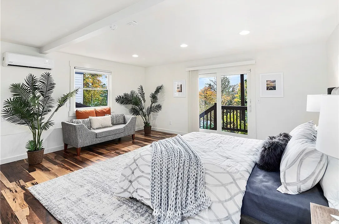 4 bed, 2600 sqft, $1,400 — Photo 1