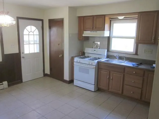 3 bed, 2.5 bath, 1950 sqft, $2,750 — Photo 4