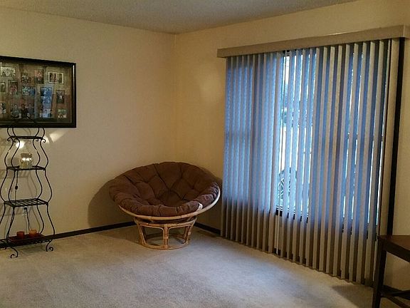 3rd image of 625 N Main St