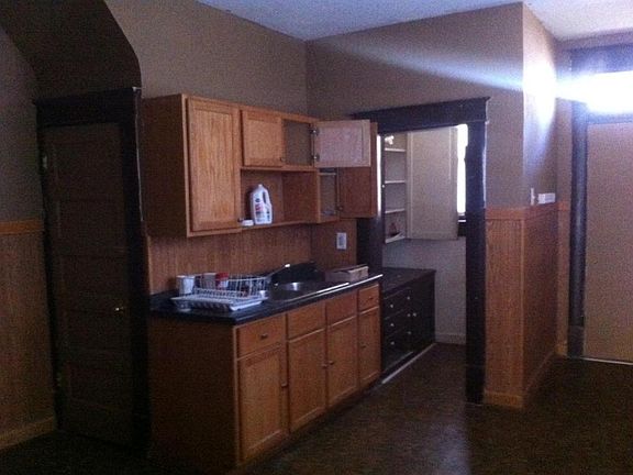 4th image of 815 N 10th St