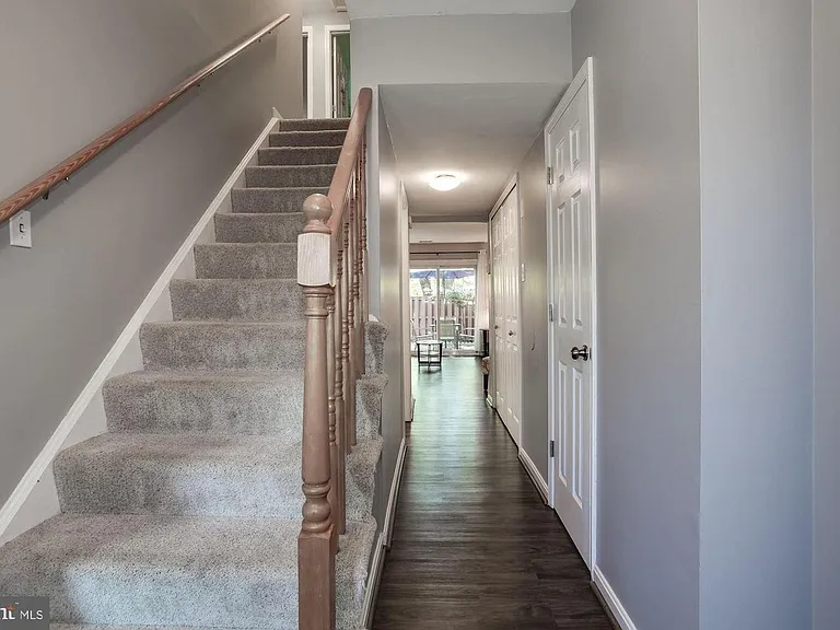 232 Willow Ter — Photo 5