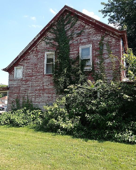 2nd image of 1327 Center St