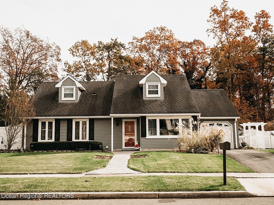 1st image of 570 Leawood Avenue
