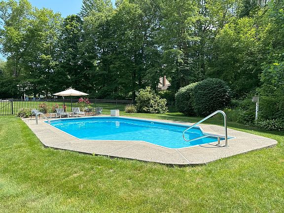 5th image of 11 Van Campen Ln