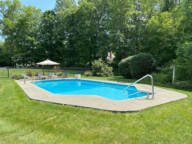 11 Van Campen Ln — Photo 5