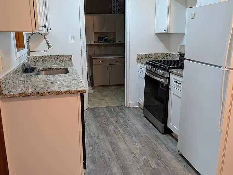 21100 Priday Ave — Photo 2