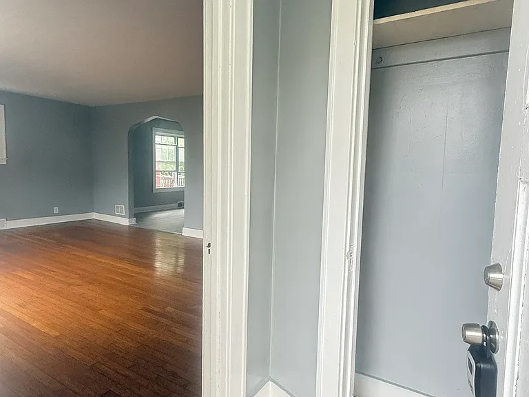 154 Harwood Ave — Photo 1