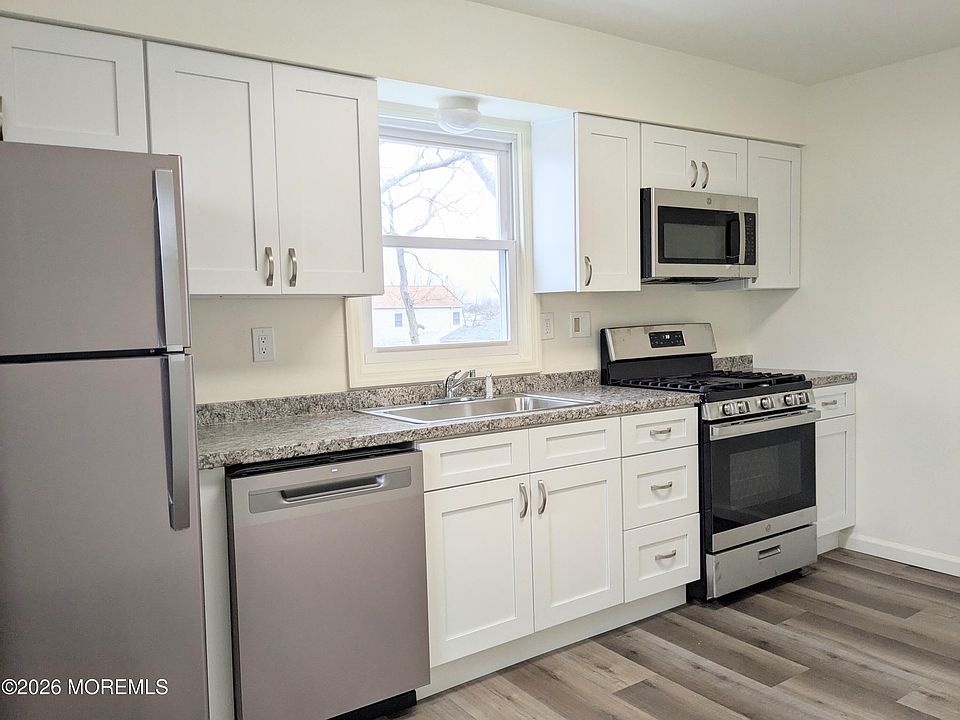1st image of 77 Leroy Pl