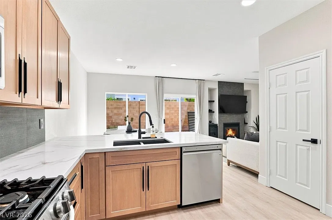 3 bed, 2.5 bath, 1610 sqft, $3,499 — Photo 1