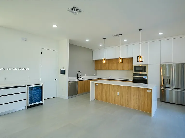 5 SW 26th Pl — Photo 10