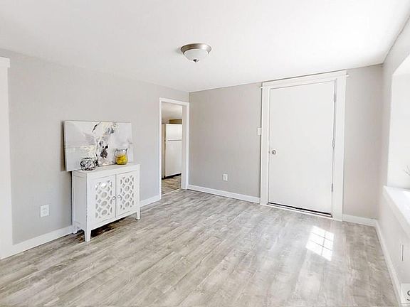 3rd image of 346 Chamberlain Ave