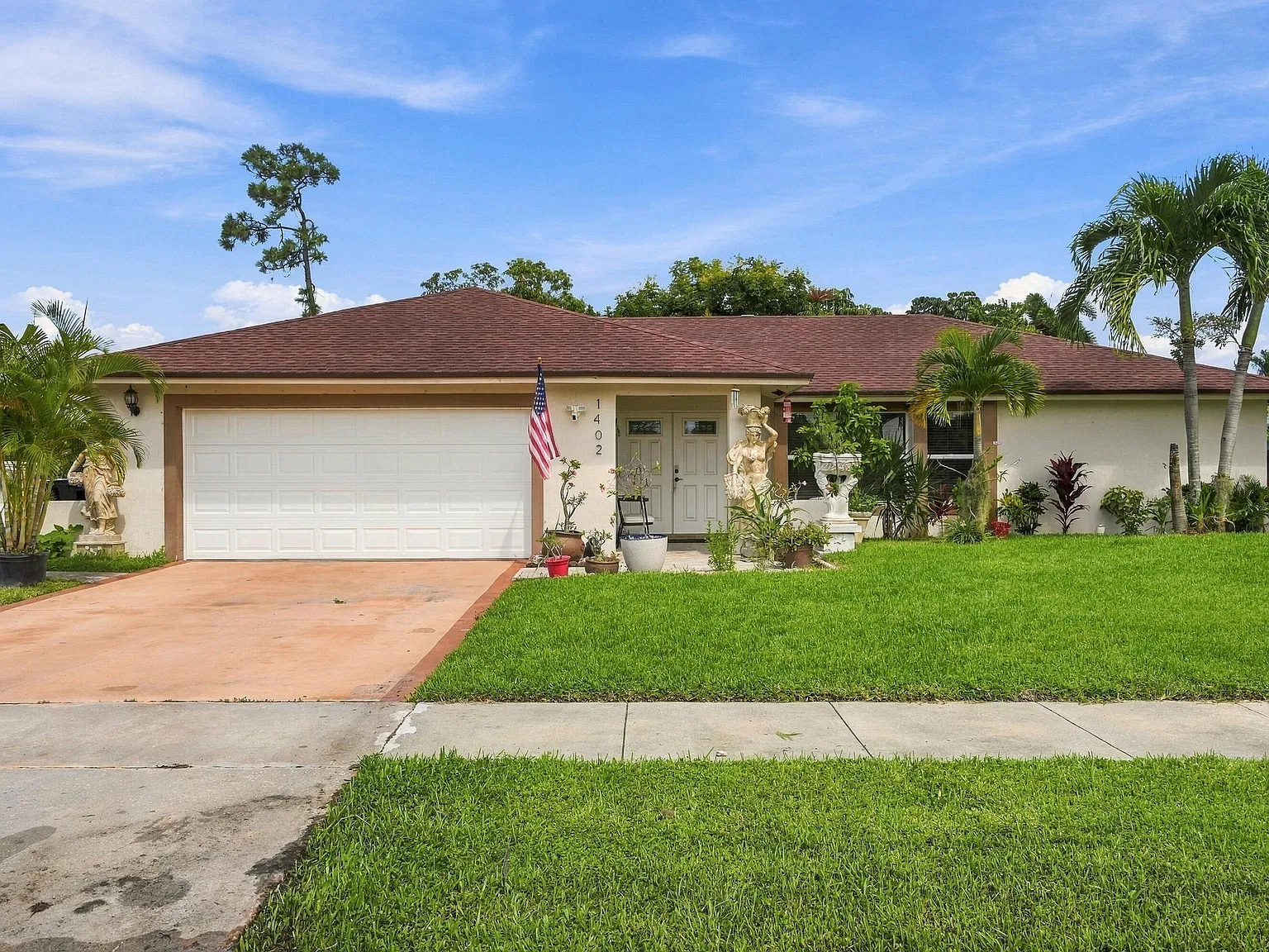3 bed, 2.0 bath, 2174 sqft, $7,750 — Photo 2