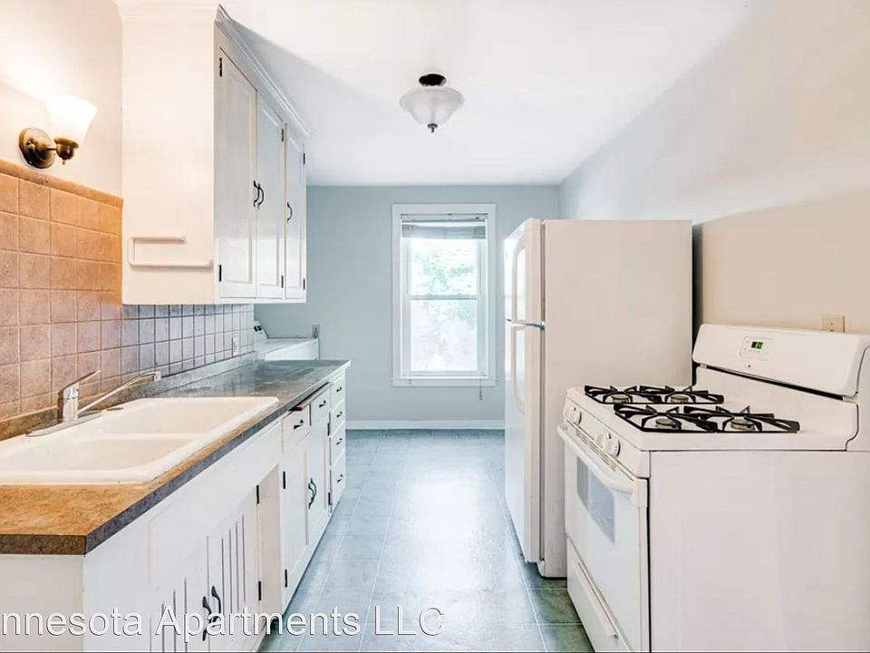 2nd image of 655 17th Ave NE #10254734