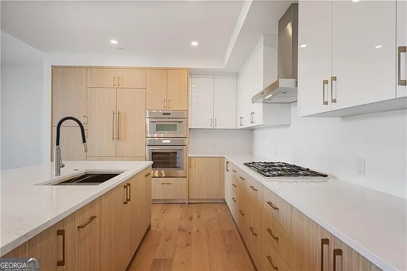 2425 Peachtree Rd #508 photo 1